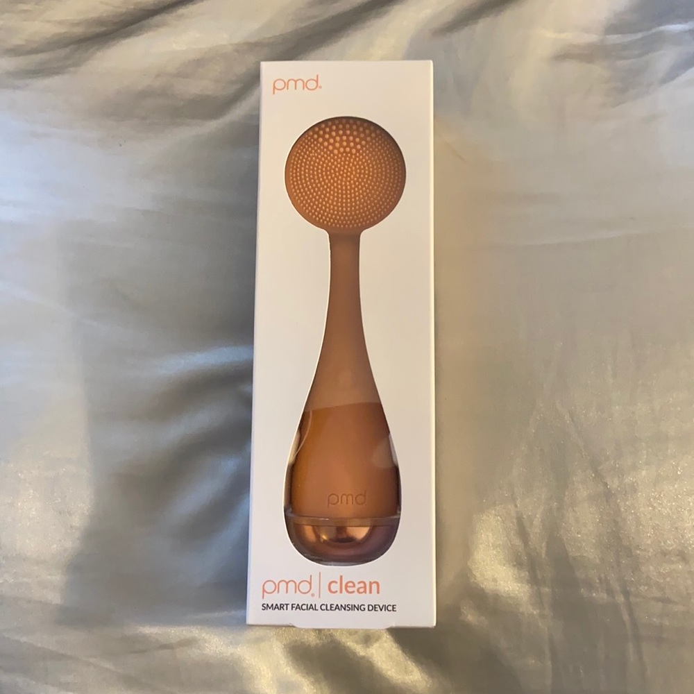 PMD clean smart facial cleansing device, new in box!